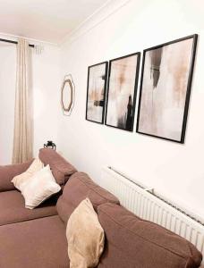 Χώρος καθιστικού στο Lovely Two Bedroom Apartment, with private garden! +5 φωτογραφίες