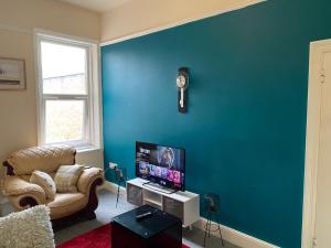 TV o dispositivi per l'intrattenimento presso Branxiar Castle - Stylish & Elegant 3 Bedroom Apartment in Wallsend, North Tyneside