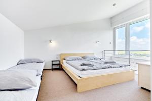 Un pat sau paturi într-o cameră la SlopeSide apartment