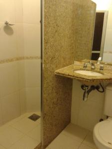 A bathroom at Hotel Venezuela
