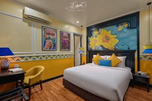 Łóżko lub łóżka w pokoju w obiekcie Eliana Signature Hanoi Hotel