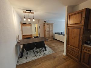 Η κουζίνα ή μικρή κουζίνα στο 2.5 Zimmer Apartment im Herzen Davos