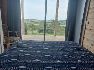 Postel nebo postele na pokoji v ubytování Vue exceptionnelle et sauna à 1h de Toulouse. + 13 fotografií