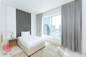 Postel nebo postele na pokoji v ubytování Alashrafia Saray- Waterfront 3 BDR apartment Business Bay