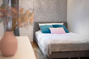 Łóżko lub łóżka w pokoju w obiekcie AtHome Toruń Apartamenty