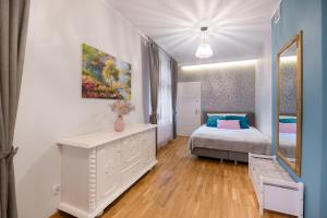 Łóżko lub łóżka w pokoju w obiekcie AtHome Toruń Apartamenty