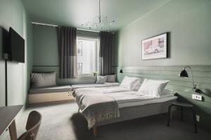 Postel nebo postele na pokoji v ubytování Heimen Hotel
