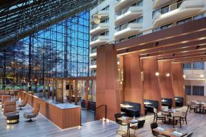 Restaurace v ubytování DoubleTree by Hilton Hotel Newark Airport