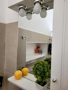 a kitchen with two oranges sitting on a counter at Cabañas Montoya in Paraná