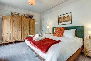 a bedroom with a large bed and wooden cabinets at The Oxford Artist's House in Oxford