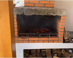 Barbacoa disponible para clientes en the country house