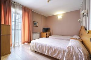 Postel nebo postele na pokoji v ubytování Hostal Don Juan