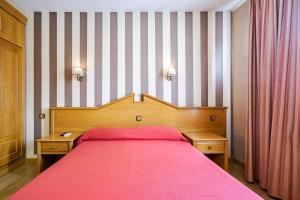 Postel nebo postele na pokoji v ubytování Hostal Don Juan