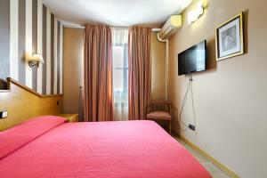 Postel nebo postele na pokoji v ubytování Hostal Don Juan
