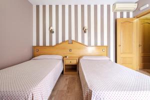 Postel nebo postele na pokoji v ubytování Hostal Don Juan