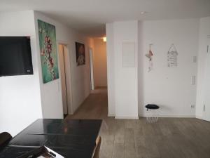 TV a/nebo společenská místnost v ubytování Beautiful Maisonette in Mörfelden-Walldorf