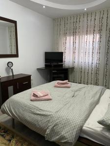 Ένα ή περισσότερα κρεβάτια σε δωμάτιο στο Red Apartments