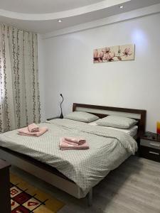 Ένα ή περισσότερα κρεβάτια σε δωμάτιο στο Red Apartments