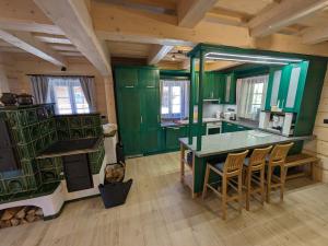 Kuchyň nebo kuchyňský kout v ubytování Wellness Chalet Kohútka