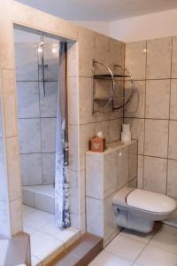 Phòng tắm tại Moderne Landwohnung - in Toplage