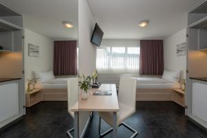 TV a/nebo společenská místnost v ubytování Hotel Garni Rössli