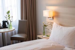 Postel nebo postele na pokoji v ubytování Hotel Garni Rössli