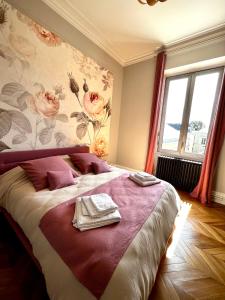 a bedroom with a large bed with towels on it at La Parenthèse Fléchoise, Chambre Agathe in La Flèche