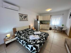 a bedroom with a bed and a kitchen in it at Apartments Easy in Dramalj