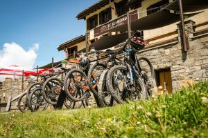 a group of bikes parked outside of a building at Mountain Lodge Ze Seewjinu - above Zermatt in Zermatt