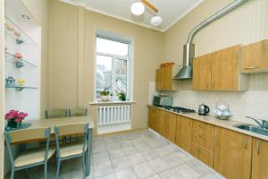 Η κουζίνα ή μικρή κουζίνα στο Apartment Baseina Khreschatyk +18 φωτογραφίες