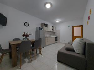 Kuchyň nebo kuchyňský kout v ubytování Rumora Ivan Apartment