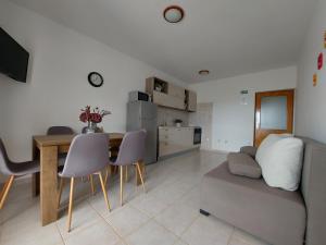 Kuchyň nebo kuchyňský kout v ubytování Rumora Ivan Apartment