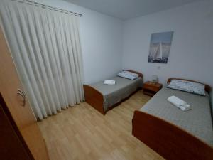 Postel nebo postele na pokoji v ubytování Rumora Ivan Apartment