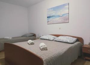 Postel nebo postele na pokoji v ubytování Rumora Ivan Apartment