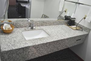 Φωτογραφία από το άλμπουμ του Relax Inn Motel and Suites Omaha στην Ομάχα +26 φωτογραφίες