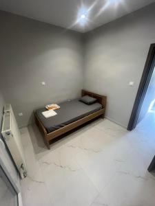 A bed or beds in a room at Stratos’ Home