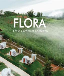 una portada de revista con la palabra "flora jardín fresco" en kota kinoko koko en Flora Fresh Garden at Khaokho, en Khao Kho