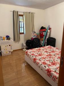 Ένα ή περισσότερα κρεβάτια σε δωμάτιο στο Casa Condominio nas Montanhas