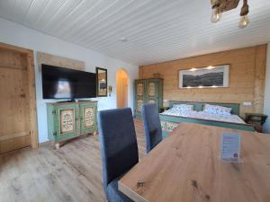 TV a/nebo společenská místnost v ubytování Lärche 2 - Chiemgaukarte inklusive-