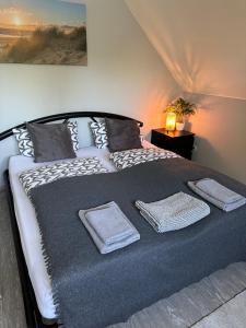 a large bed with two towels on top of it at Moderne Wohnungen im Dachgeschoss in Falkensee