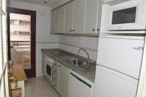 Dapur atau dapur kecil di Apartamento maravillo2o 3n la playA de la fossa Zafiro