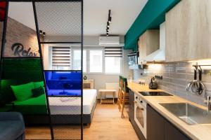 Valaoritou 3 Luxury Rooms的厨房或小厨房