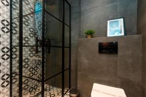 Valaoritou 3 Luxury Rooms的一间浴室
