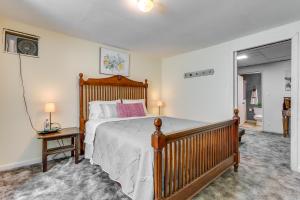 ein Schlafzimmer mit einem großen Bett mit einem Holzrahmen in der Unterkunft Corning Vacation Rental with Private Fire Pit! 