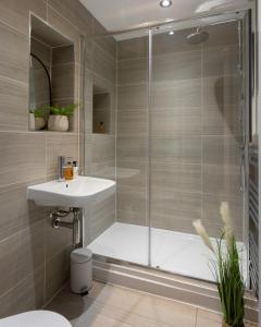 a bathroom with a shower and a sink at London Mews, modern apartment - sleeps 4 in York