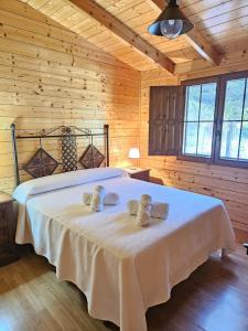 Postel nebo postele na pokoji v ubytování La casita de madera Sijuela