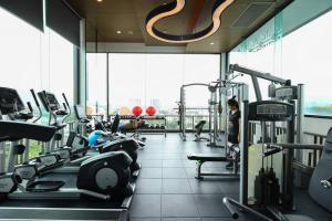 Fitness centrum a/nebo fitness zařízení v ubytování Luxury Apartment in Down Town