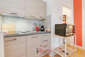 a kitchen with a microwave and a sink at Coral 5 for 2 Pax City Wi-Fi Free -By EasyLife Swiss in Lugano