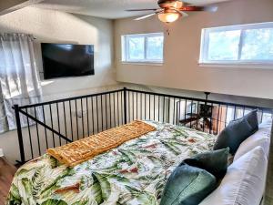 A television and/or entertainment centre at Escape to Clearwater - Couples or families