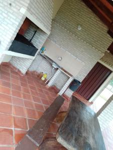 una vista aérea de una cocina con un objeto grande en Mi Refugio La Herencia, en Caacupé